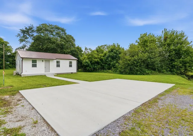 1st image of 305 S Polk St, Tullahoma, TN 37388 | MLS# 3276593