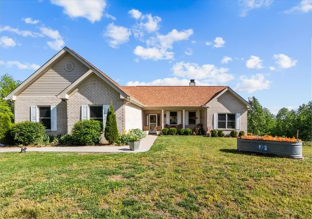 Homes for sale in Waverly, TN | 2440 Richland Harbor Rd, Waverly, TN 37185 | MLS# 3272376