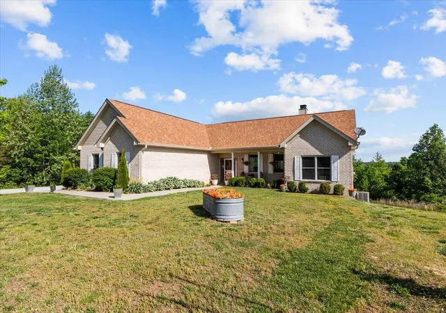 Homes for sale in Waverly, TN | 2440 Richland Harbor Rd, Waverly, TN 37185 | MLS# 3272376