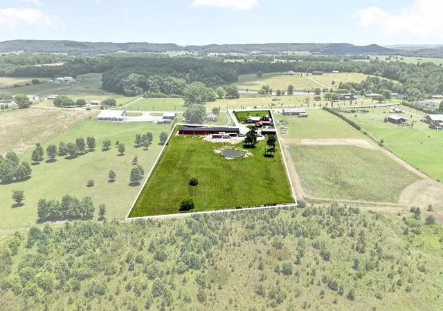 2nd image of 14706 Old Kentucky Rd, Walling, TN 38587 | MLS# 3272426
