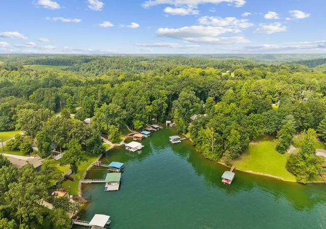 Photo 1 of Single family home for sale at 924 Cline Ridge Rd, Winchester, TN 37398 | MLS# 3305167 | Listing updated on 2026-09-22