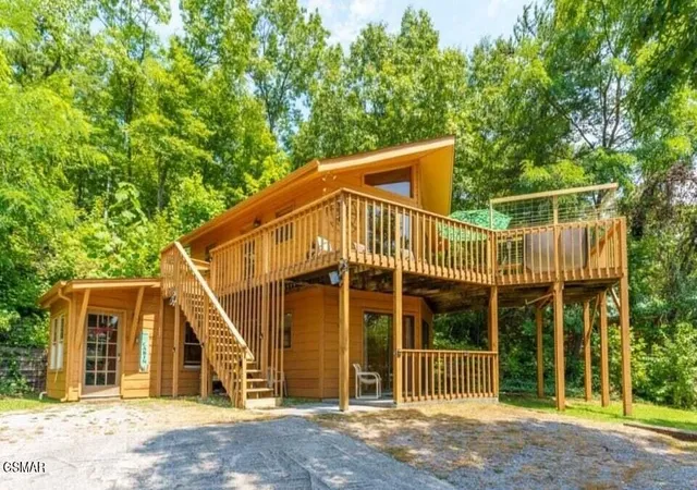 2nd image of 2033 Luzerne Dr, Gatlinburg, TN 37738 | MLS# 3525884