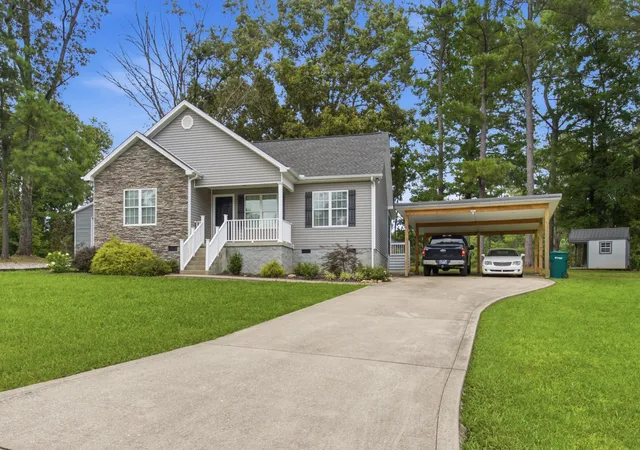 Homes for sale in Waverly, TN | 212 Pine Hill Dr, Waverly, TN 37185 | MLS# 3276741