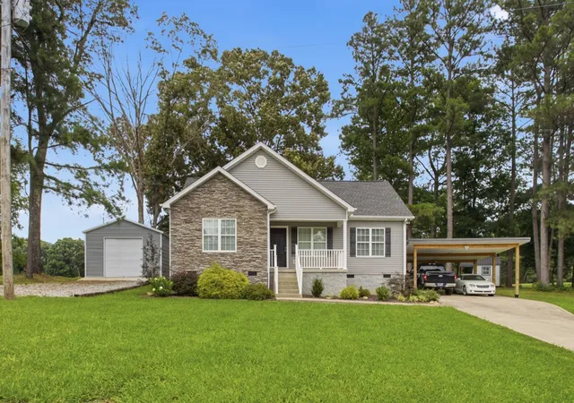 Homes for sale in Waverly, TN | 212 Pine Hill Dr, Waverly, TN 37185 | MLS# 3276741