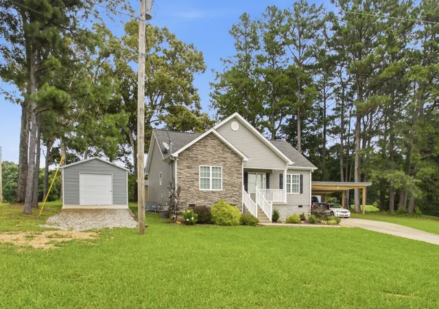 Homes for sale in Waverly, TN | 212 Pine Hill Dr, Waverly, TN 37185 | MLS# 3276741