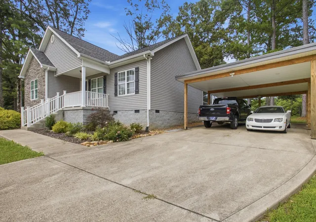 Homes for sale in Waverly, TN | 212 Pine Hill Dr, Waverly, TN 37185 | MLS# 3276741