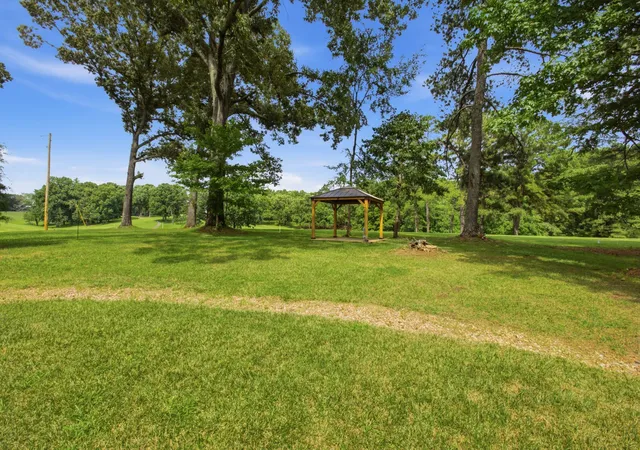 Homes for sale in Waverly, TN | 212 Pine Hill Dr, Waverly, TN 37185 | MLS# 3276741