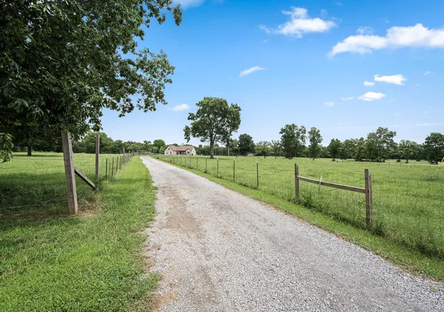 2nd image of 209 Adams Ln, Bell Buckle, TN 37020 | MLS# 3279228