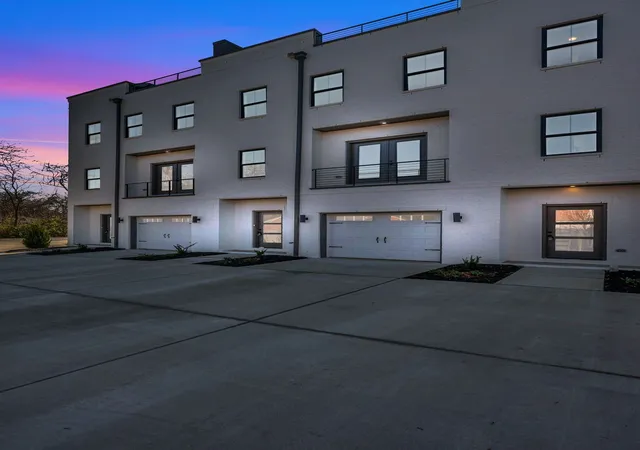 Photo 3 of Townhouse for sale at 520 N Maple St #2, Murfreesboro, TN 37130 | MLS# 3276646 | Listing updated on 2026-08-30