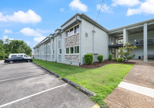 2nd image of 1900 Richard Jones Rd, Nashville, TN 37215