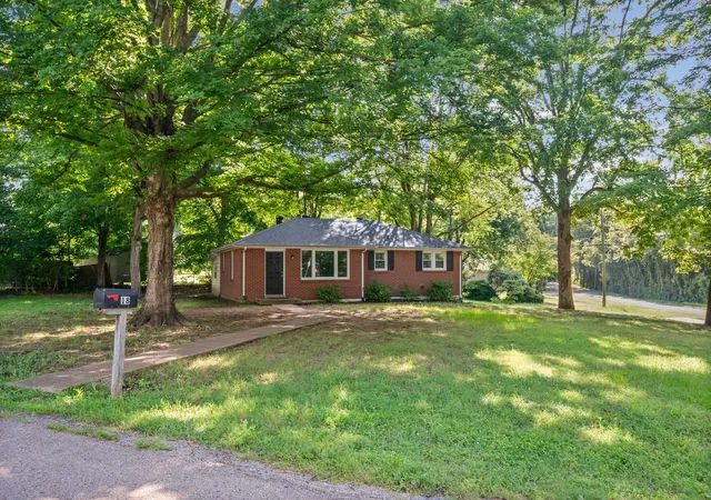 Photo 3 of Single family home for sale at 18 Dalewood Dr, Clarksville, TN 37042 | MLS# 3288668 | Listing updated on 2026-08-21