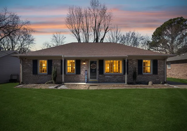 Homes for sale in Hopkinsville, KY | 917 Springmont Dr, Hopkinsville, KY 42240 | MLS# 3277217