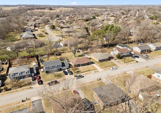 Homes for sale in Hopkinsville, KY | 917 Springmont Dr, Hopkinsville, KY 42240 | MLS# 3277217