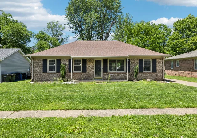 Homes for sale in Hopkinsville, KY | 917 Springmont Dr, Hopkinsville, KY 42240 | MLS# 3277217