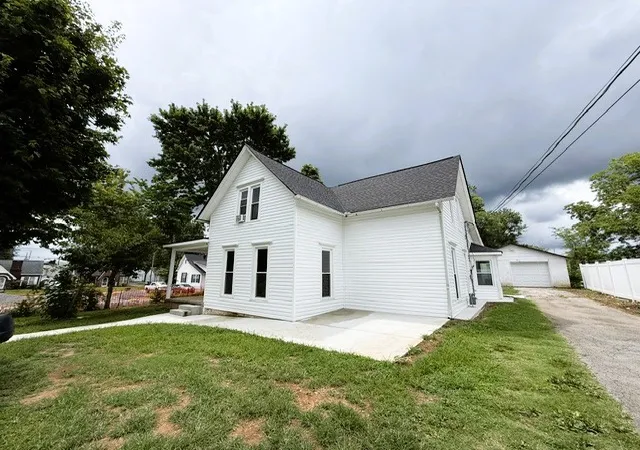 Photo 3 of Single family home for sale at 203 Donnell St, Mc Minnville, TN 37110 | MLS# 3277699 | Listing updated on 2026-07-20