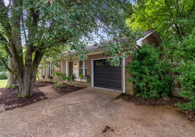 2nd image of 1702 Twin Oaks Ct, Franklin, TN 37064 | MLS# 3281374