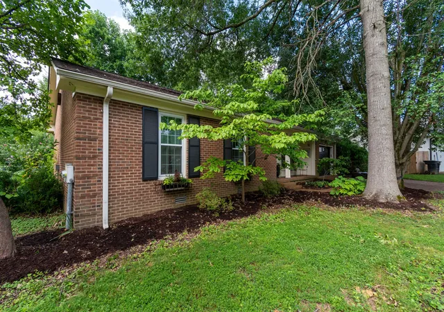 3rd image of 1702 Twin Oaks Ct, Franklin, TN 37064 | MLS# 3281374