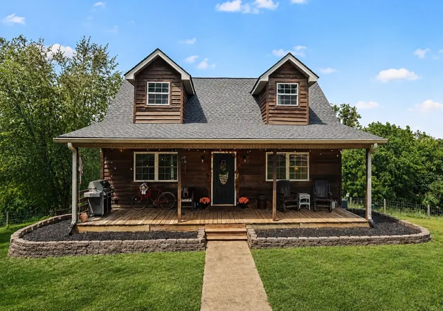 3rd image of 2188 Hicks Ln, Columbia, TN 38401 | MLS# 3309420