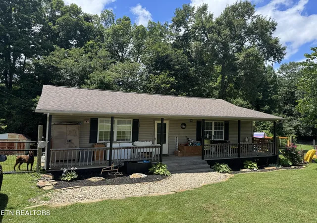 Photo 1 of Single family home for sale at 51 Rhododendron Cir, Crossville, TN 38555 | MLS# 3276755 | Listing updated on 2026-09-01