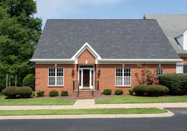 Photo 1 of Sale Pending at 32 Wyndermere, Hendersonville, TN 37075 | MLS# 3311705 | Listing updated on 2026-08-27