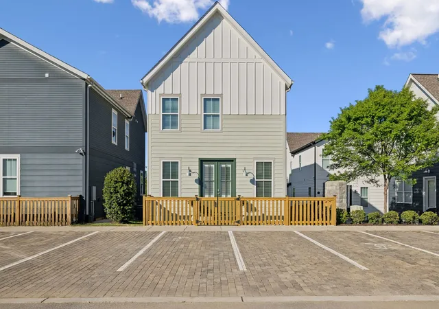 Photo 3 of Single family home for sale at 5829 Leslie Ave, Nashville, TN 37209 | MLS# 3281403 | Listing updated on 2026-08-20