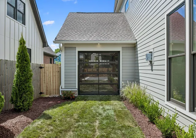 Photo 3 of Single family home for sale at 214 38th Ave N, Nashville, TN 37209 | MLS# 3312521 | Listing updated on 2026-09-30