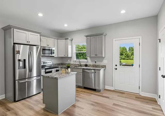 Photo 4 of Single family home for sale at 677 Steele Rd, Charlotte, TN 37036 | MLS# 3279209 | Listing updated on 2026-08-21