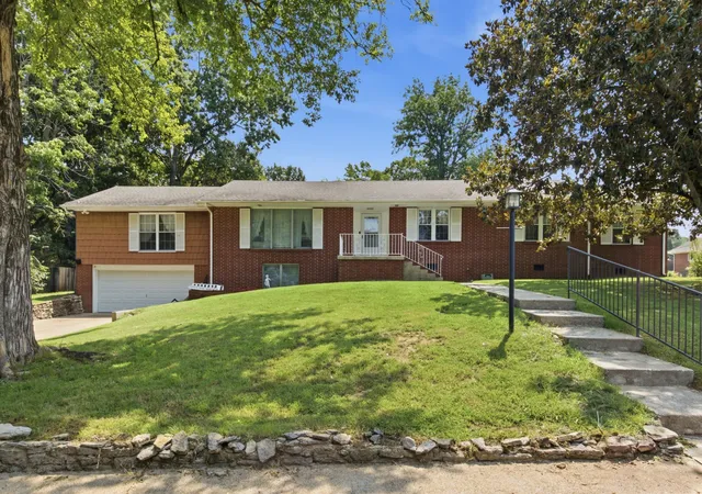 3rd image of 865 Cornersville Rd, Lewisburg, TN 37091 | MLS# 3506554