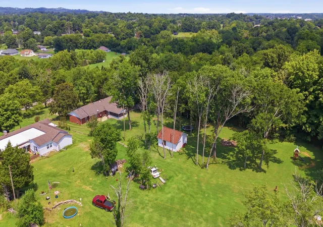 Photo 3 of Single family home for sale at 865 Cornersville Rd, Lewisburg, TN 37091 | MLS# 3506554 | Listing updated on 2026-09-03
