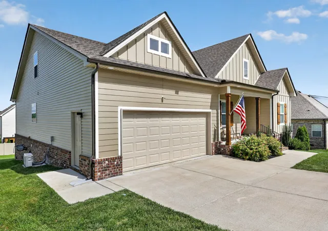 Photo 2 of Single family home for sale at 102 Albatross Ct, La Vergne, TN 37086 | MLS# 3278156 | Listing updated on 2026-09-20