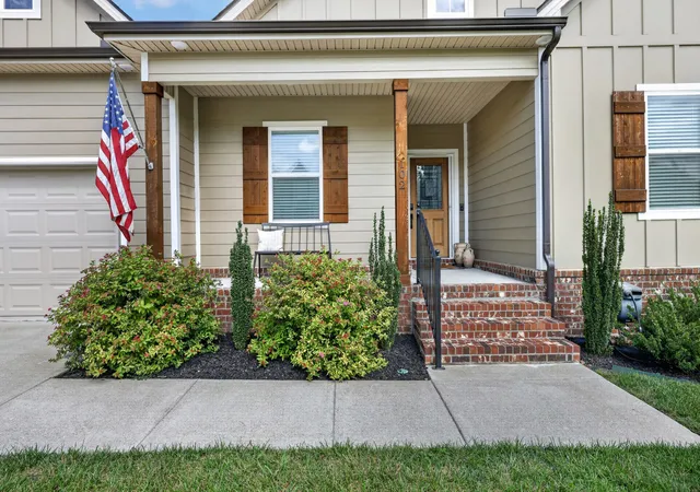 Photo 3 of Single family home for sale at 102 Albatross Ct, La Vergne, TN 37086 | MLS# 3278156 | Listing updated on 2026-09-20