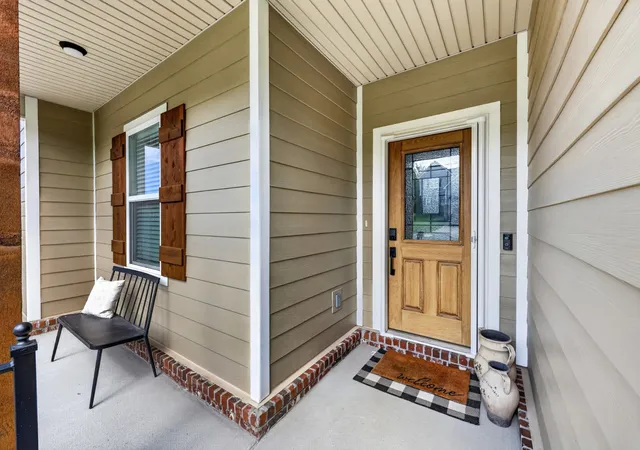Photo 3 of Single family home for sale at 102 Albatross Ct, La Vergne, TN 37086 | MLS# 3278156 | Listing updated on 2026-09-20