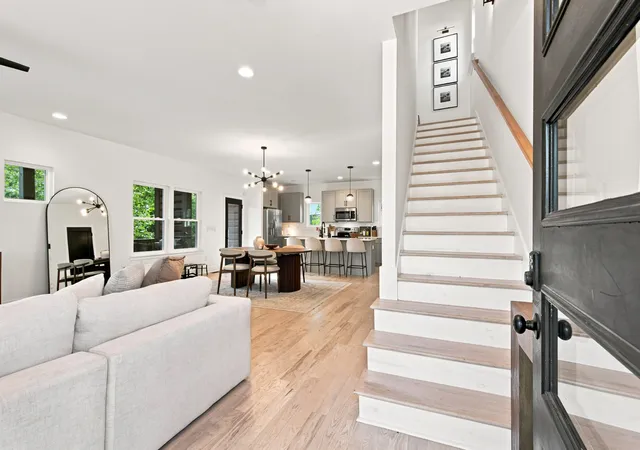 Photo 4 of Single family home for sale at 201 Eisenhower Dr, Nashville, TN 37211 | MLS# 3280761 | Listing updated on 2026-09-12