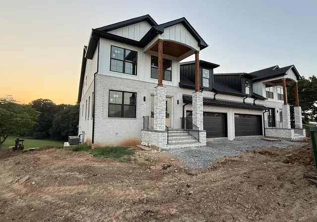 Photo 3 of Townhouse for sale at 112 Fairway Dr, Clarksville, TN 37043 | MLS# 3278158 | Listing updated on 2026-08-21
