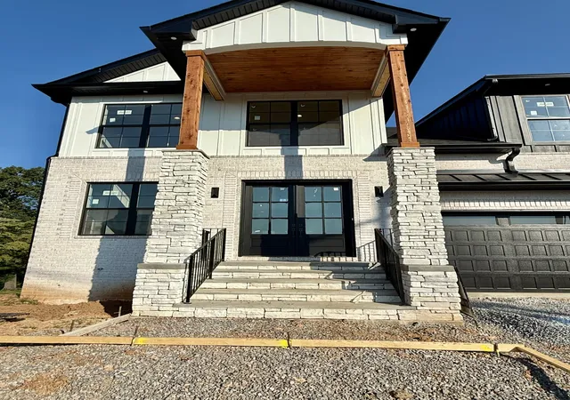 Photo 4 of Townhouse for sale at 112 Fairway Dr, Clarksville, TN 37043 | MLS# 3278158 | Listing updated on 2026-08-21