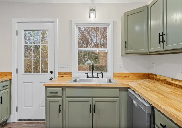 Photo 3 of Single family home for sale at 715 Mcgraw St, Clarksville, TN 37040 | MLS# 3278168 | Listing updated on 2026-08-27