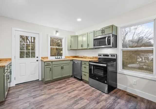 Photo 4 of Single family home for sale at 715 Mcgraw St, Clarksville, TN 37040 | MLS# 3278168 | Listing updated on 2026-08-27