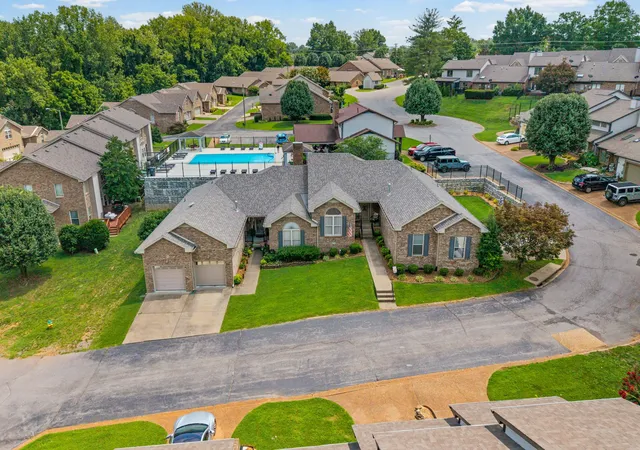 2nd image of 414 Country Club Ct, Clarksville, TN 37043 | MLS# 3319905
