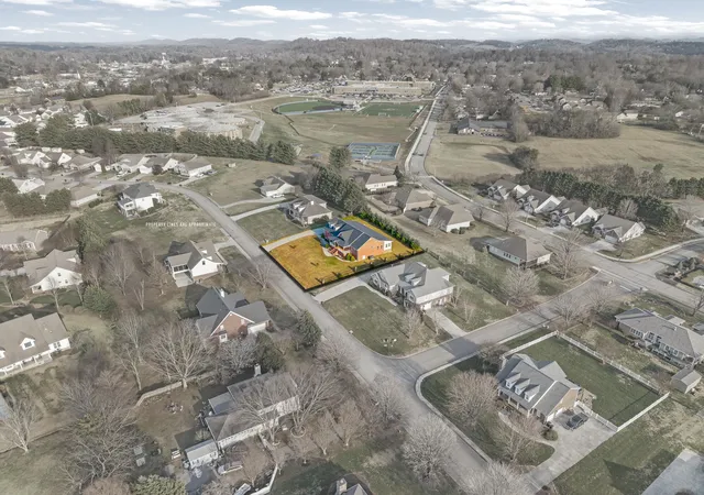Photo 3 of Single family home for sale at 504 Lynnwood Dr, Athens, TN 37303 | MLS# 3278204 | Listing updated on 2026-08-20