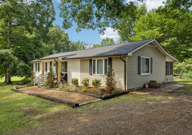 3rd image of 9062 E 40 Rd, Bon Aqua, TN 37025 | MLS# 3280921
