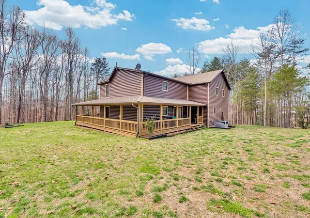Photo 3 of Single family home for sale at 465 Hickory Ln, Sparta, TN 38583 | MLS# 3278547 | Listing updated on 2026-08-20