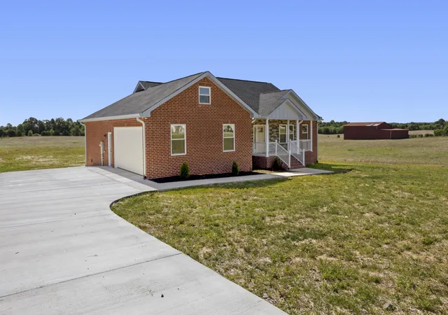 Photo 2 of Single family home for sale at 6265 Mcminnville Hwy, Smithville, TN 37166 | MLS# 3278609 | Listing updated on 2026-10-03