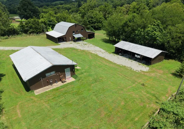 2nd image of 1655 Hurricane Creek Rd, Lawrenceburg, TN 38464 | MLS# 3285733