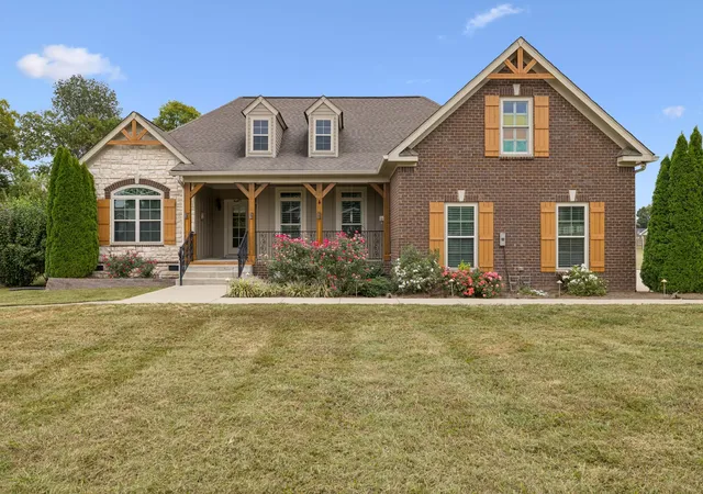 Photo 3 of Single family home for sale at 3043 Cross Gate Ln, Columbia, TN 38401 | MLS# 3278584 | Listing updated on 2026-09-25