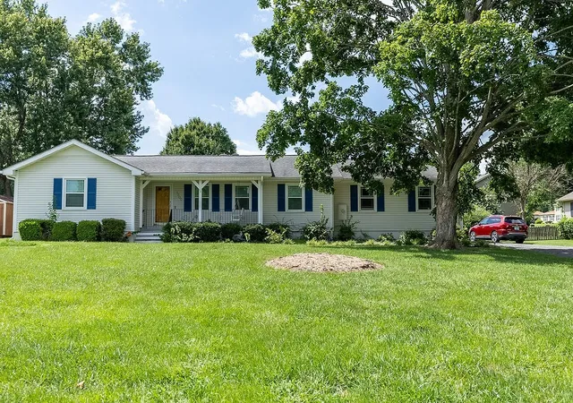 Homes for sale in Hopkinsville, KY | 1200 Pin Oak Dr, Hopkinsville, KY 42240 | MLS# 3278597