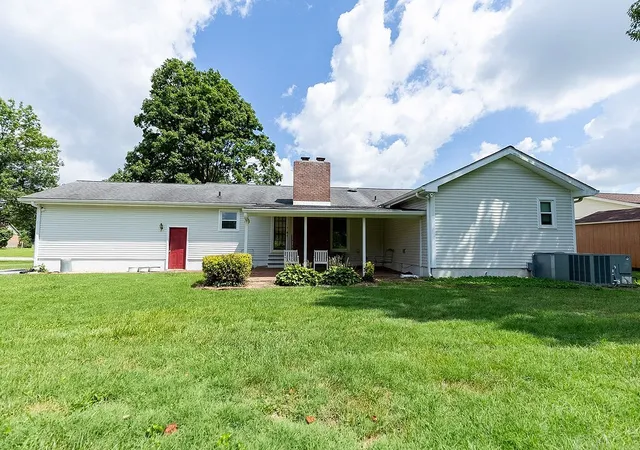 Homes for sale in Hopkinsville, KY | 1200 Pin Oak Dr, Hopkinsville, KY 42240 | MLS# 3278597