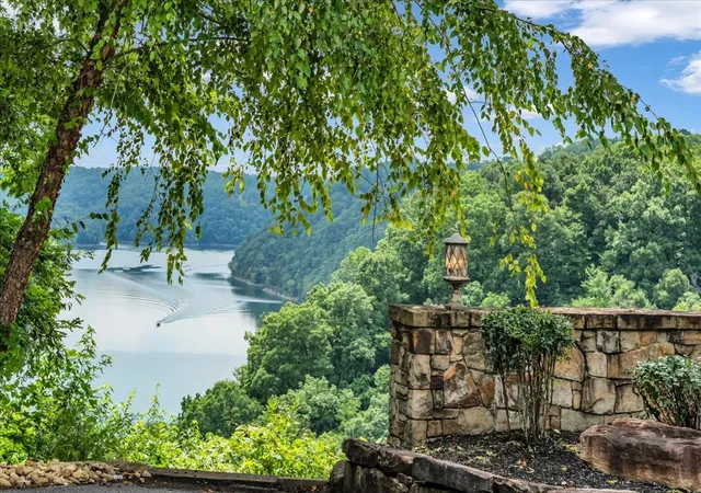 Photo 3 of Single family home for sale at 858 Harbor Green Pl, Sparta, TN 38583 | MLS# 3278617 | Listing updated on 2026-09-02