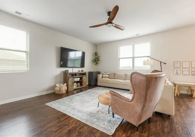 Photo 3 of Sale Pending at 905 Aberdeen Ct, Columbia, TN 38401 | MLS# 3280863 | Listing updated on 2026-10-10