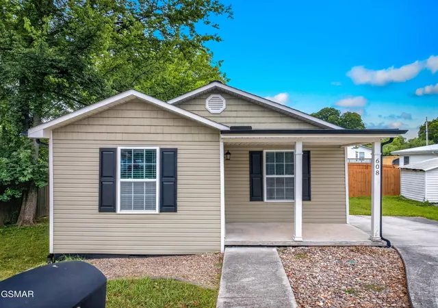 1st image of 608 Middle Street, Maryville, TN 37804 | MLS# 3304483