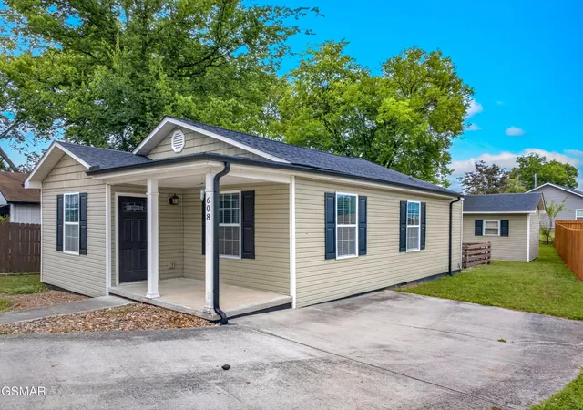 2nd image of 608 Middle Street, Maryville, TN 37804 | MLS# 3304483